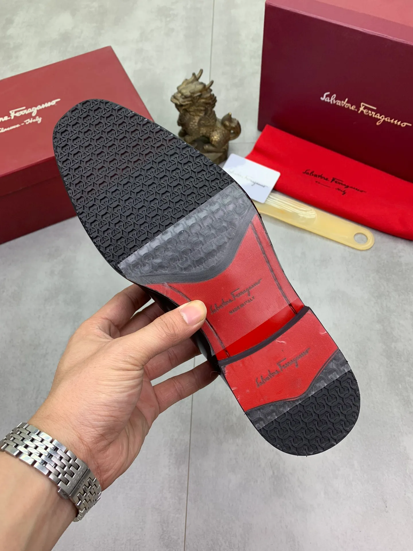 Men's men's shoes💰P460💰[New model]🆘 Water-dyed cow lining [Ferragamo] Ferragamo's latest men's over-the-foot business leather shoes🇨🇳Official website original 1:1 molding💯The first layer is made of Italian imported calfskin➕Luxurious genuine cowhide lining, soft and comfortable🌴High-end atmosphere, the first choice for high-grade men🍍38-45 Black Brown🉑️Select
